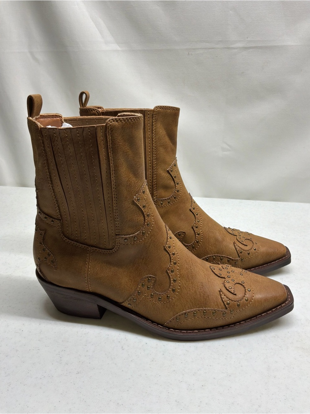 Frye And Co. Anslie Studded Chelsie Boots Tan Women's Size 6M NWOT